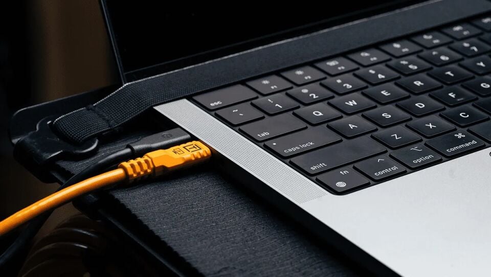 TetherPro Optima 10G USB-C  Straight to Right Angle Cable