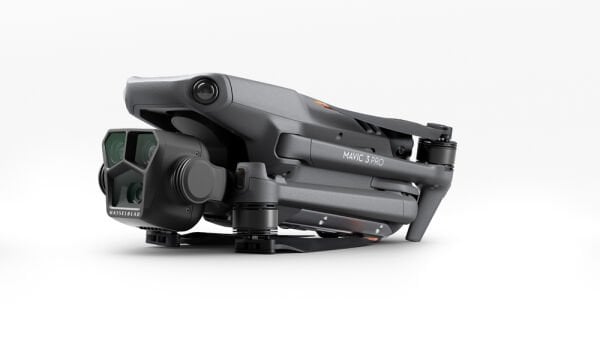 DJI Mavic 3 Pro ve DJI RC